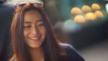 Dari Fitnah Sampai Diejek ‘Bule Jualan Nasi Goreng’, Artis FTV Ini Pernah Merasakannya.