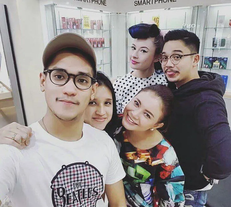 Ini Dia Claudia Adinda – Pacar Barunya Derby Romero yang Penampilannya Nyentrik Ala-Ala Vintage. 8
