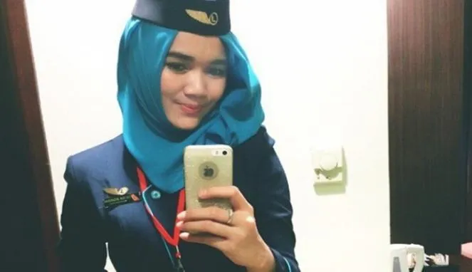 Parade Foto Pramugari Berhijab yang Bikin Hati Deg-deg Ser. Rasanya Pengen Ngajakin ke Penghulu Aja... 11