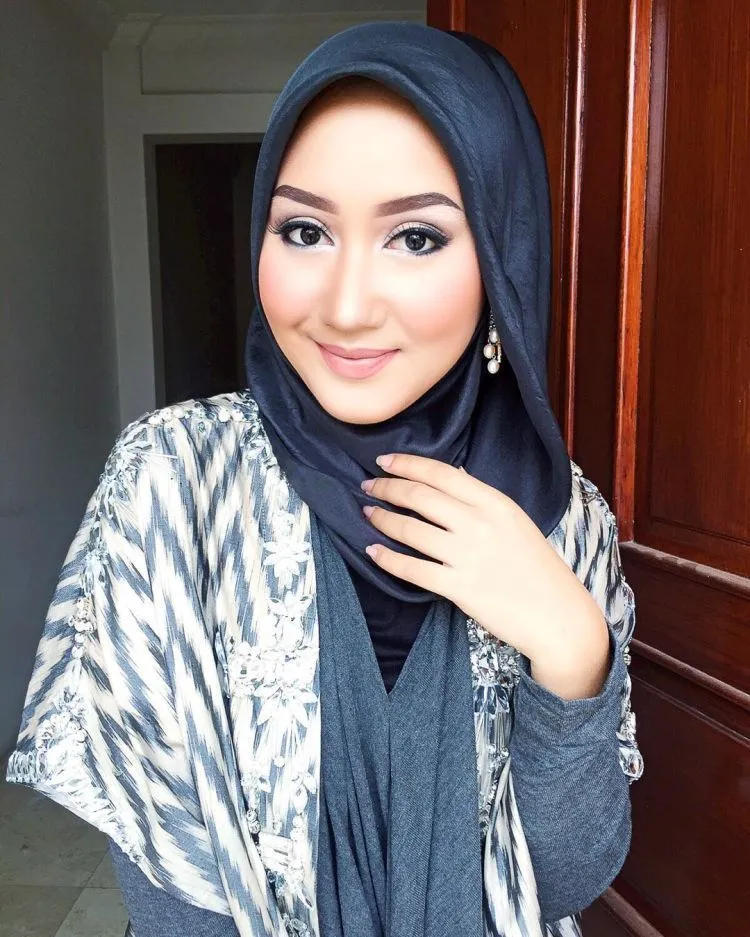 Intip Aksesoris Favoritnya Dian Pelangi, Yuk! Bisa Jadi Referensi Padupadan Tiap Hari 31