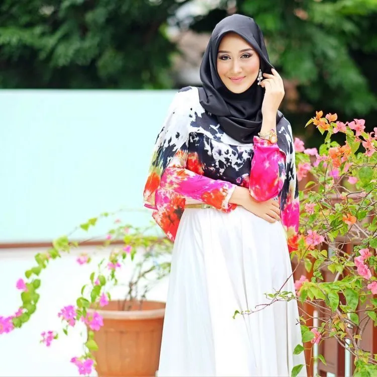 Intip Aksesoris Favoritnya Dian Pelangi, Yuk! Bisa Jadi Referensi Padupadan Tiap Hari 32