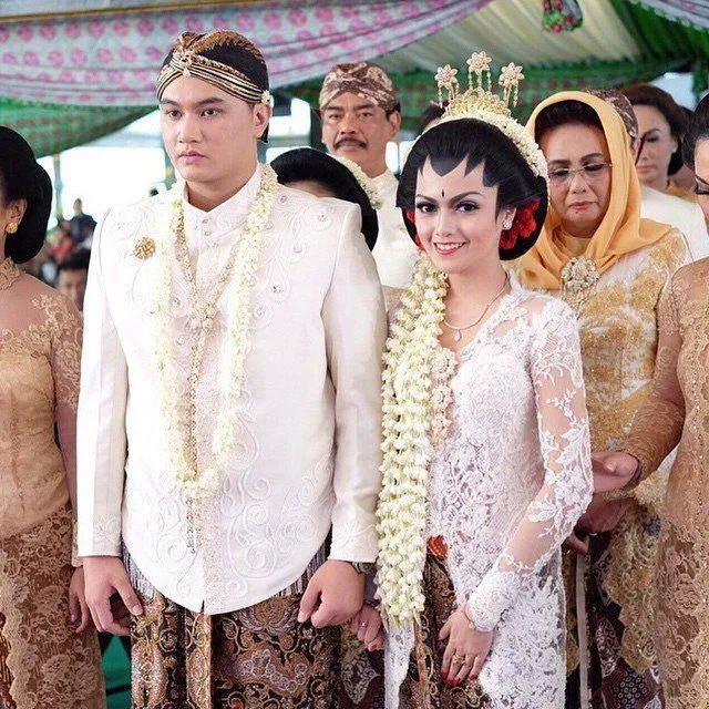 15 Kebaya Sederhana Ini Bisa Jadi Inspirasi Untuk Mempercantik Dirimu di Akad Nikah Nanti 30