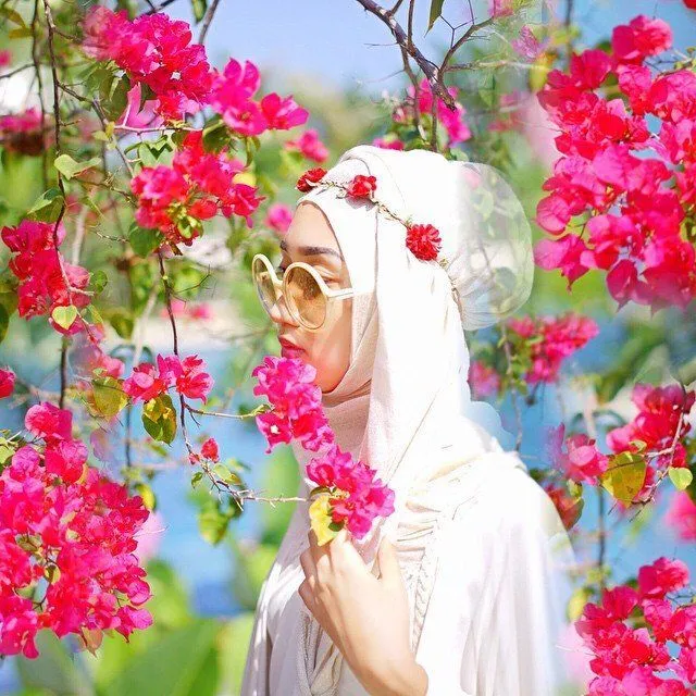 Intip Aksesoris Favoritnya Dian Pelangi, Yuk! Bisa Jadi Referensi Padupadan Tiap Hari 33