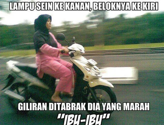 Ibu-Ibu Naik Motor di Jalan Tidak Akan Pernah Bisa Dilawan, 12 Meme Ini Buktinya! 14