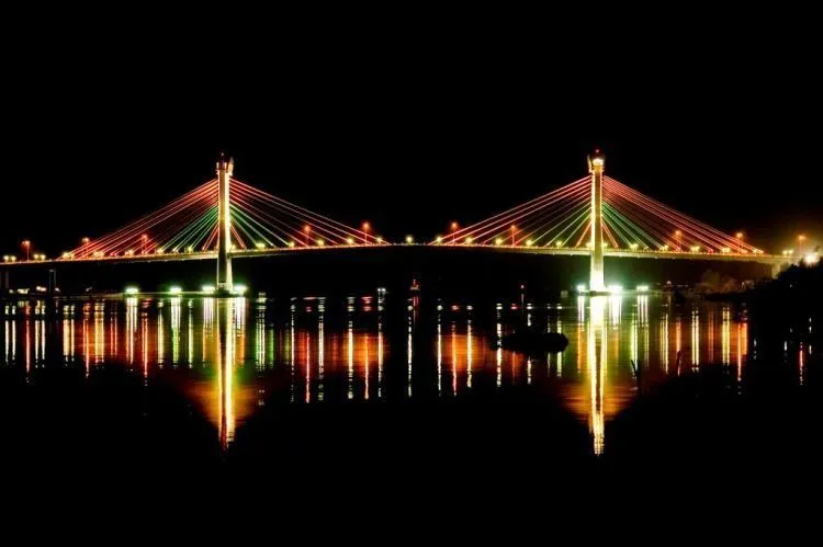 10 Jembatan di Indonesia Ini Bukan Cuma Terlihat Eksotis, tapi Juga Romantis! 12