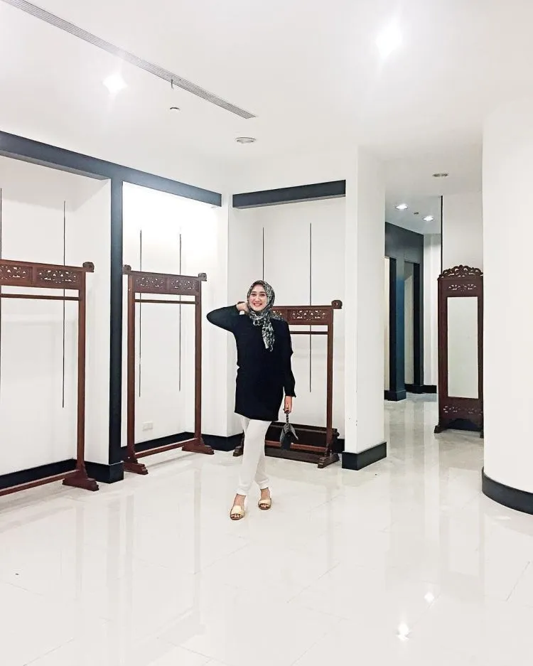 7 Tips Memilih Outfit Buat Ngampus dari Dian Pelangi. Simple dan Nyaman Itu Penting 9