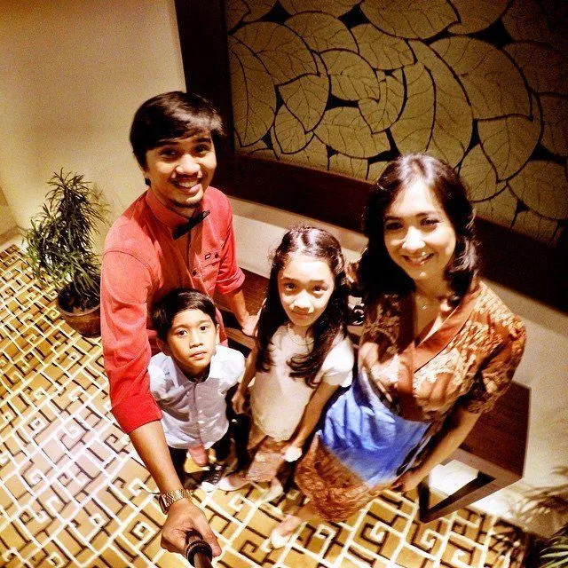 9 Istri Musisi Ini Bakalan Bikin Kamu Nyesel Dulu Nggak Belajar Main Musik 9
