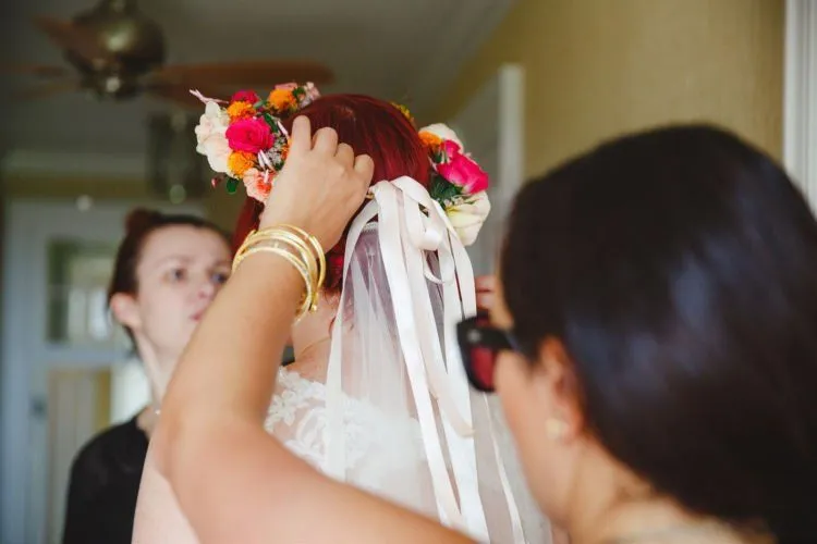 20 Inspirasi Mahkota Bunga atau Flower Crown Yang Cantique Untuk Hari Pernikahanmu 43