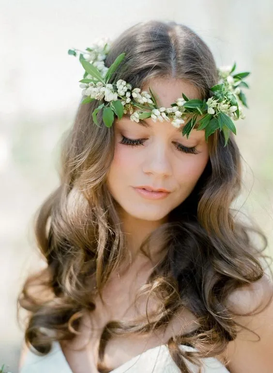 20 Inspirasi Mahkota Bunga atau Flower Crown Yang Cantique Untuk Hari Pernikahanmu 24