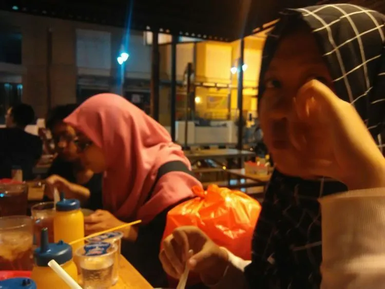 8 Tipe Teman yang Biasanya Muncul Waktu Ngurusin Buka Bersama. Kamu Masuk yang Mana? 12