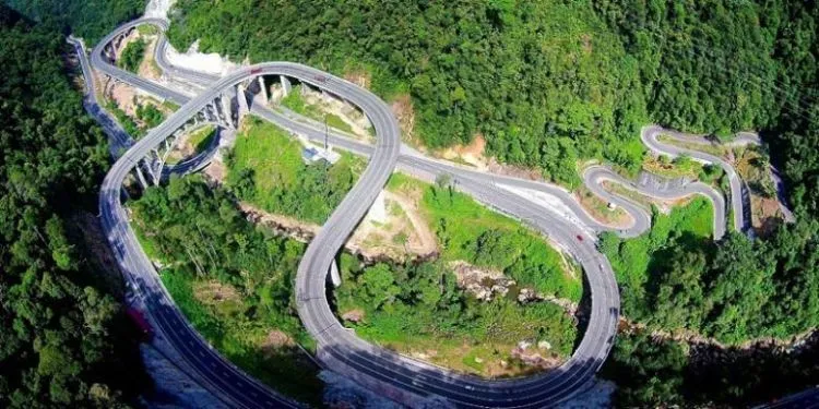 10 Jembatan di Indonesia Ini Bukan Cuma Terlihat Eksotis, tapi Juga Romantis! 13