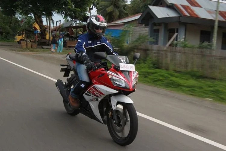 Dari yang Santai Sampai Kebut-Kebutan: Menebak 6 Kepribadian Cowok Dari Caranya Naik Motor 9