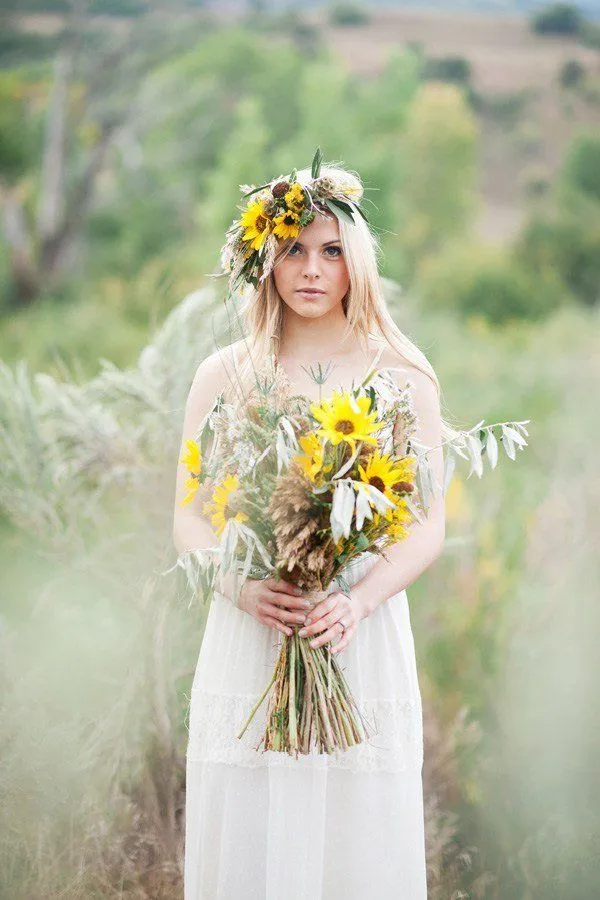 20 Inspirasi Mahkota Bunga atau Flower Crown Yang Cantique Untuk Hari Pernikahanmu 34