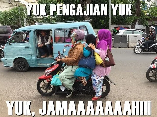 Ibu-Ibu Naik Motor di Jalan Tidak Akan Pernah Bisa Dilawan, 12 Meme Ini Buktinya! 16
