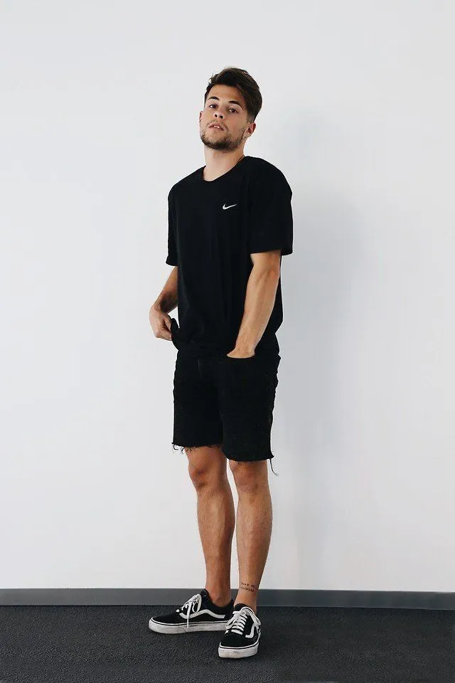 Hey Cowok, Punya Sepatu Itu Nggak Perlu Banyak Kok, Cukup Punya 4 Jenis Sepatu Ini! 13