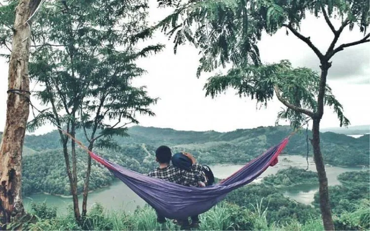 15 Potret Romantis Pasangan Pendaki yang Pamer Kemesraan. Bisa Bikin Kamu Baper Terus-terusan 20
