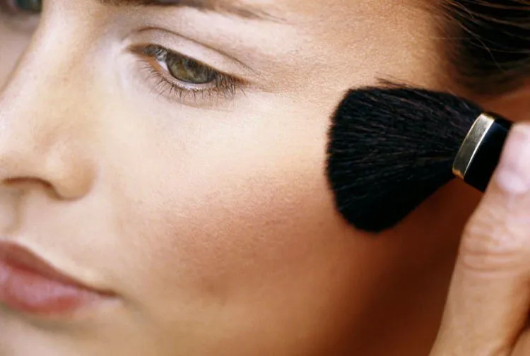 Jarang Pakai Blush-on? Rugi! Ini Alasan Kenapa Kamu Butuh Perona Pipi yang Satu Ini. 7