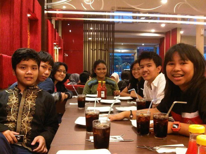 Bukannya Sombong, Tapi Karena 7 Alasan inilah Cowok Sering Males Datang ke Acara Bukber 10