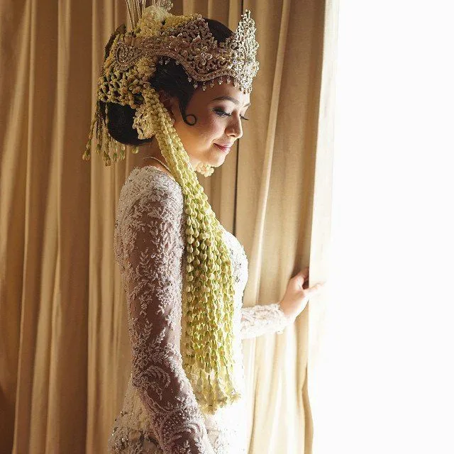 15 Kebaya Sederhana Ini Bisa Jadi Inspirasi Untuk Mempercantik Dirimu di Akad Nikah Nanti 21