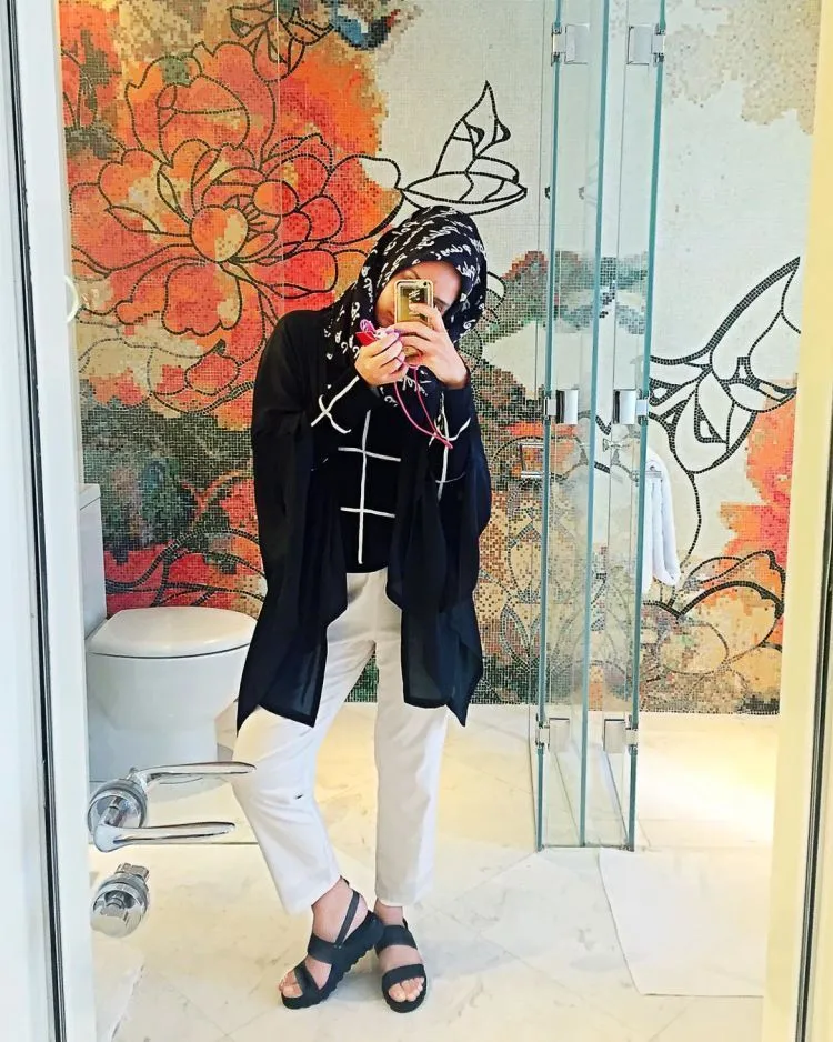 7 Tips Memilih Outfit Buat Ngampus dari Dian Pelangi. Simple dan Nyaman Itu Penting 13