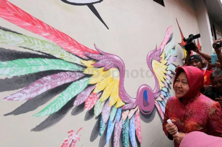 Gang Dolly, Bekas Lokalisasi Terbesar di Asia Tenggara Kini Telah Berubah Wajah Jadi Wisata Mural! 13