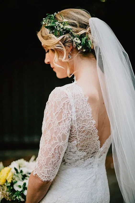 20 Inspirasi Mahkota Bunga atau Flower Crown Yang Cantique Untuk Hari Pernikahanmu 41
