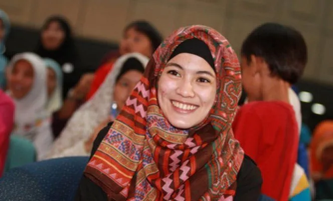 8 Gaya Hijab Polos VS Motif. Mana yang Cocok Dipakai Saat Kamu Ingin Tampil Kasual? 25
