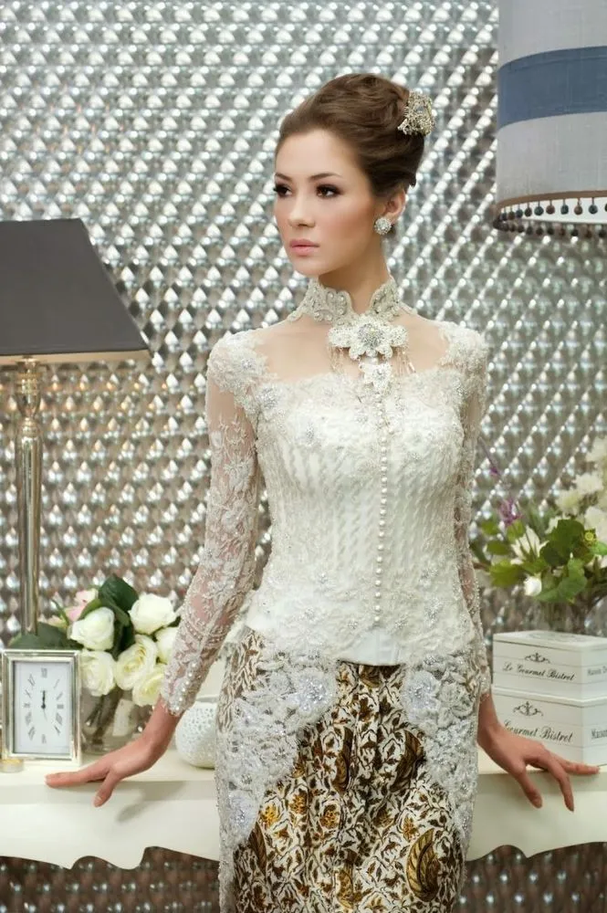 15 Kebaya Sederhana Ini Bisa Jadi Inspirasi Untuk Mempercantik Dirimu di Akad Nikah Nanti 22