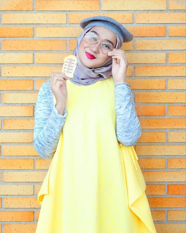 Intip Aksesoris Favoritnya Dian Pelangi, Yuk! Bisa Jadi Referensi Padupadan Tiap Hari 24