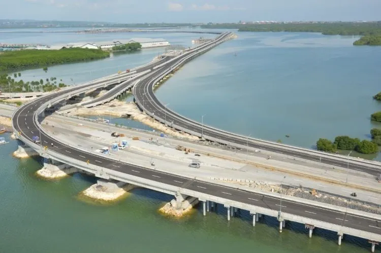 10 Jembatan di Indonesia Ini Bukan Cuma Terlihat Eksotis, tapi Juga Romantis! 17