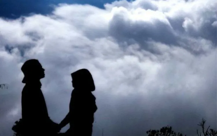 15 Potret Romantis Pasangan Pendaki yang Pamer Kemesraan. Bisa Bikin Kamu Baper Terus-terusan 22