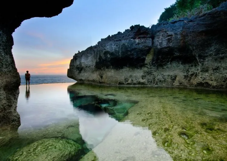 Dua Wisatawan Hilang Terseret Ombak di Angel Billabong, Nusa Penida. Semoga Segera Ditemukan 6
