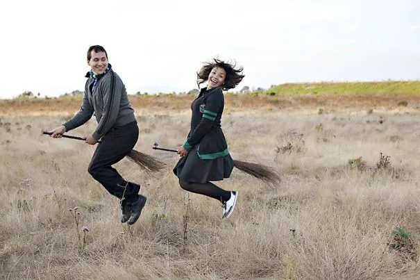 Foto Prewedding Nggak Harus Mesra dan Serba Romantis. Yang Lucu-lucu Begini Juga Bisa! 28