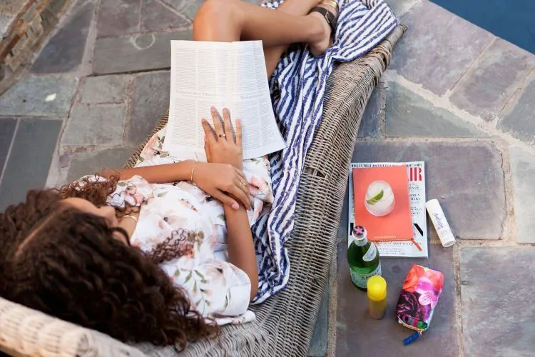 5 Kelebihan Cewek Introvert yang Sering Bikin Cowok Kagum. Malu-malu Tapi Gemesin 8