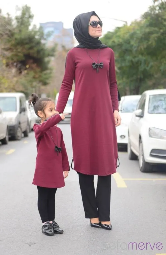 Punya Anak Perempuan Memang Masih Impian. Tapi Boleh Kok, Melihat 9 Inspirasi Baju Kembaran Ibu-Anak Ini 18