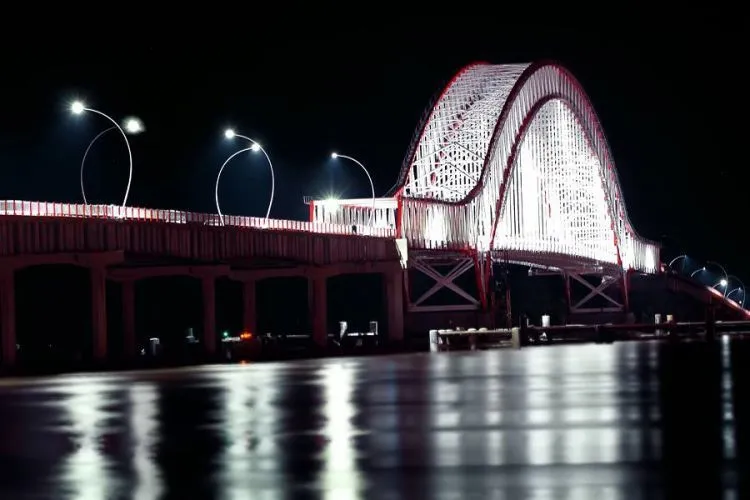 10 Jembatan di Indonesia Ini Bukan Cuma Terlihat Eksotis, tapi Juga Romantis! 19