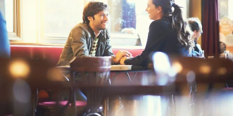 Jangan Cuma Bilang Sayang, 8 Hal Ini Justru Bisa Buat Pasanganmu Senang 9
