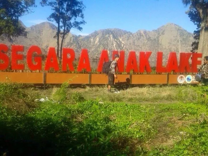 Diprotes Netizen dan Pecinta Alam, Plang Besi di Danau Segara Anak Rinjani Akhirnya Dicopot! 5