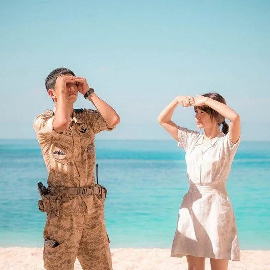 10 Ide Foto Prewedding dari Manisnya Adegan Drama Korea. Dijamin Kamu Senyum-senyum Ngelihatnya 15