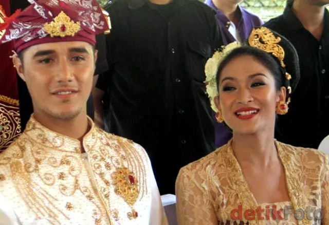 Bang, Nikah di Gedung Mahal Banget Lho! Yuk Nikahin Adek di Cuilan Surga Ini Aja Bang... 20