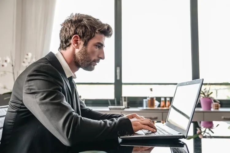 Yang Bisa Nyembuhin Patah Hati Adalah Pacar Baru. Bukan Kalimat-Kalimat Motivasi Sok Bijak itu 12