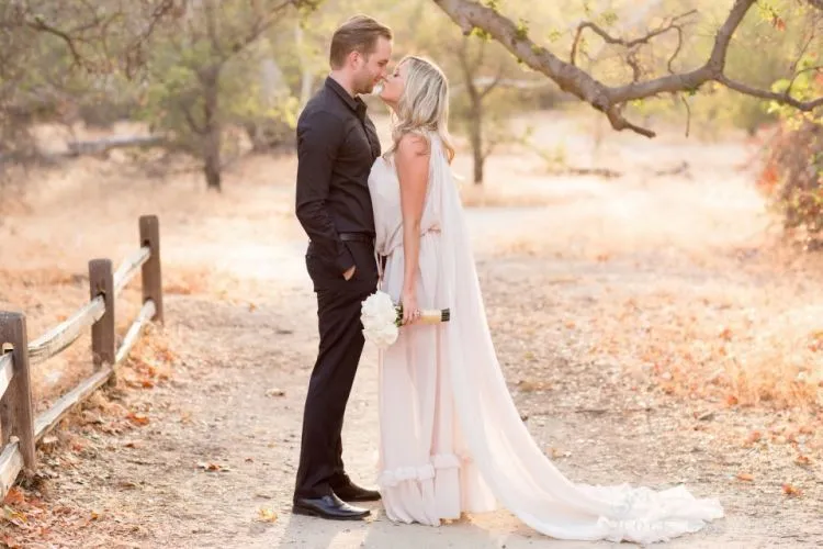 Inspirasi Foto Prewed di Alam Terbuka yang Bisa Bikin Kamu Mupeng. Mana Favoritmu? 18