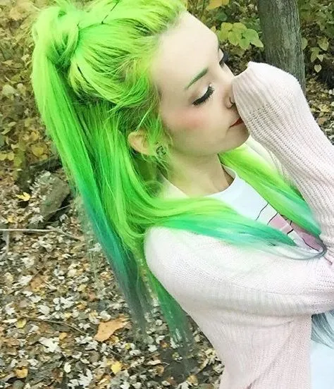 Mewarnai Rambut Itu Gak Ada Salahnya Kok. Apalagi Setelah Melihat 20 Inspirasi Warna Rambut Ini, Tambah Pingin! 33