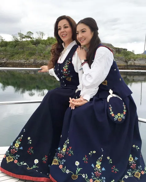 Raline Shah Ramadhan Ini Liburan Ke Norwegia, Foto-fotonya Sungguh Memanjakan Mata 16