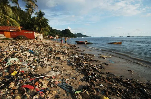 Gara-gara Kita, Pantai Yang Dulu Indah Kini Jadi Tercemar Sampah dan Limbah! Sedih Rasanya :( 18