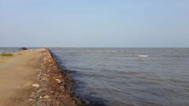 Gara-gara Kita, Pantai Yang Dulu Indah Kini Jadi Tercemar Sampah dan Limbah! Sedih Rasanya :( 19