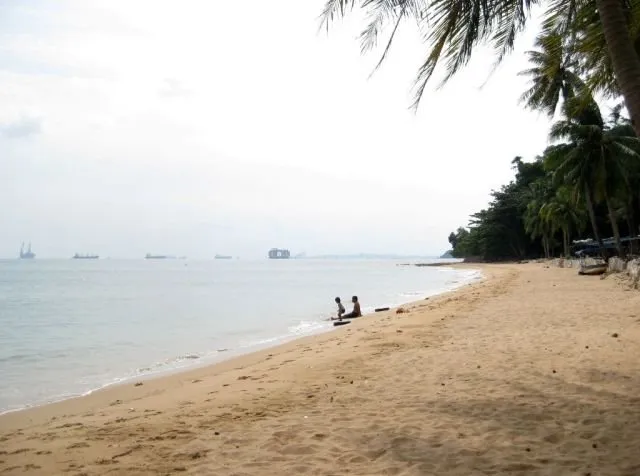 Gara-gara Kita, Pantai Yang Dulu Indah Kini Jadi Tercemar Sampah dan Limbah! Sedih Rasanya :( 27