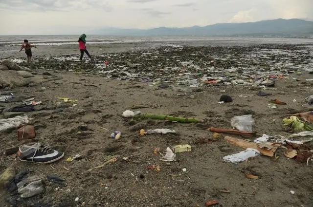Gara-gara Kita, Pantai Yang Dulu Indah Kini Jadi Tercemar Sampah dan Limbah! Sedih Rasanya :( 26