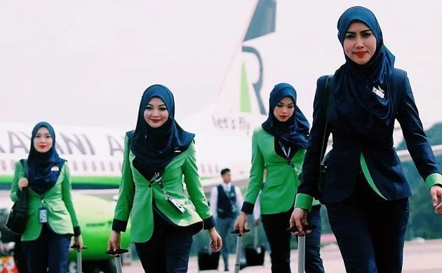 Parade Foto Pramugari Berhijab yang Bikin Hati Deg-deg Ser. Rasanya Pengen Ngajakin ke Penghulu Aja... 17