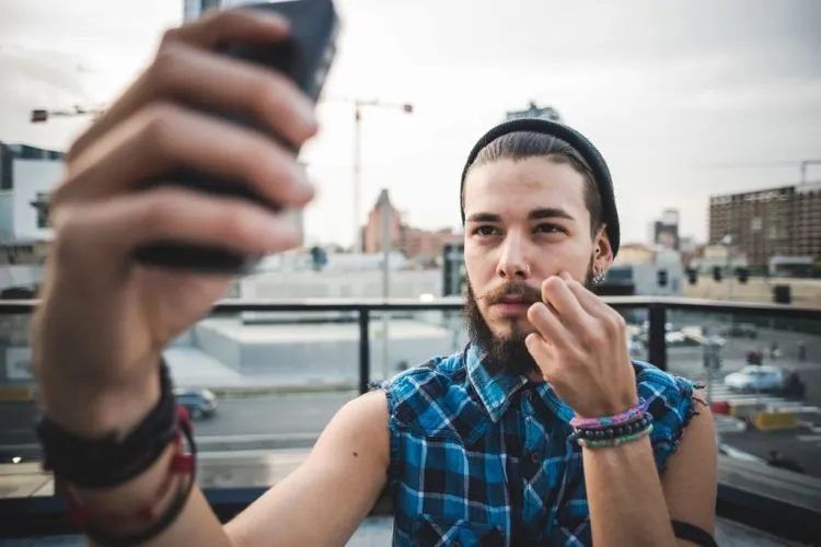 Boys, Jangan Keseringan Selfie! 6 Hal Ini Bisa Terjadi Kalau Kamu Keseringan Selfie Di Medsos 9